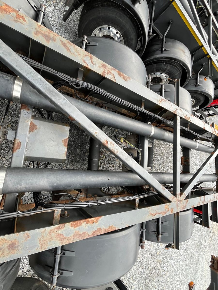 Schwarzmüller S1 R-Serie Tank Chassis ADR SAF Alufelgen - Semi-reboque transportador de contêineres/ Caixa móvel: foto 4 Schwarzmüller S1 R-Serie Tank Chassis ADR SAF Alufelgen - Semi-reboque transportador de contêineres/ Caixa móvel: foto 4