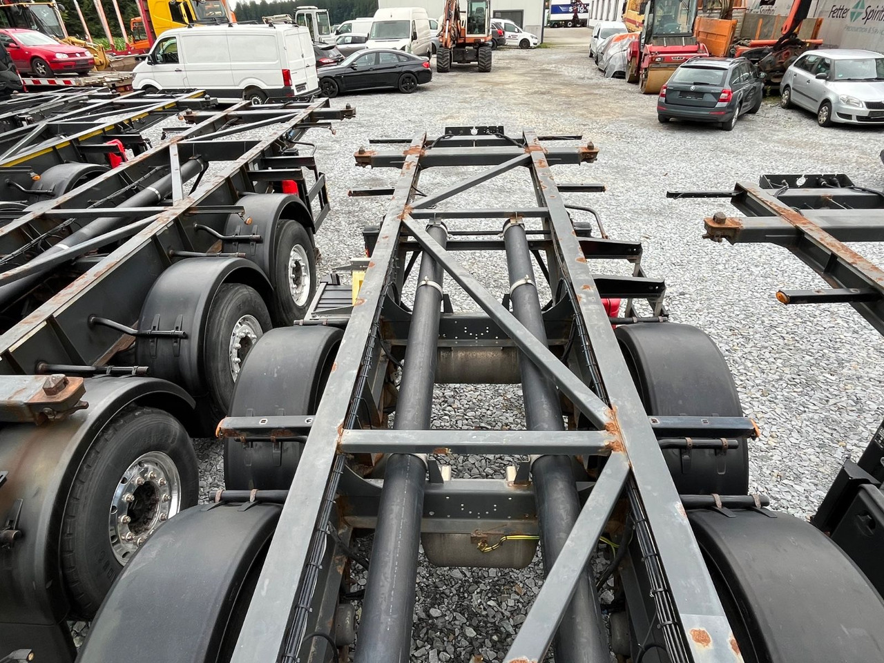 Schwarzmüller S1 R-Serie Tank Chassis ADR SAF Alufelgen - Semi-reboque transportador de contêineres/ Caixa móvel: foto 5 Schwarzmüller S1 R-Serie Tank Chassis ADR SAF Alufelgen - Semi-reboque transportador de contêineres/ Caixa móvel: foto 5