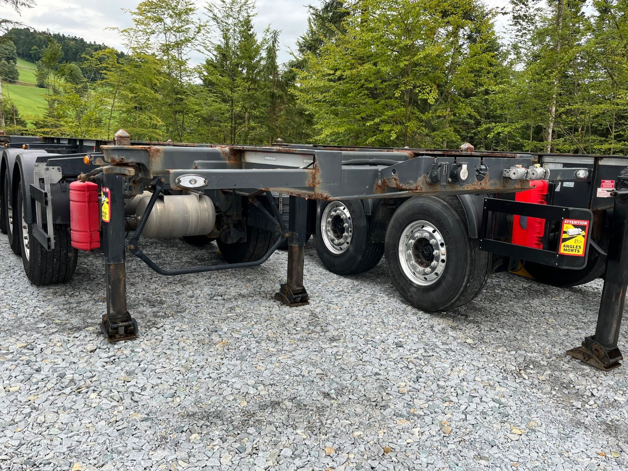 Schwarzmüller S1 R-Serie Tank Chassis ADR SAF Alufelgen - Semi-reboque transportador de contêineres/ Caixa móvel: foto 2 Schwarzmüller S1 R-Serie Tank Chassis ADR SAF Alufelgen - Semi-reboque transportador de contêineres/ Caixa móvel: foto 2