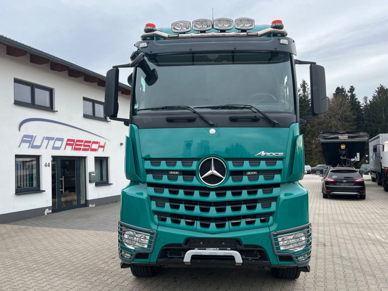 Mercedes-Benz Arocs 2663 6x4 mit Epsilon S260Z Langholzkran - Tractor: foto 2 Mercedes-Benz Arocs 2663 6x4 mit Epsilon S260Z Langholzkran - Tractor: foto 2