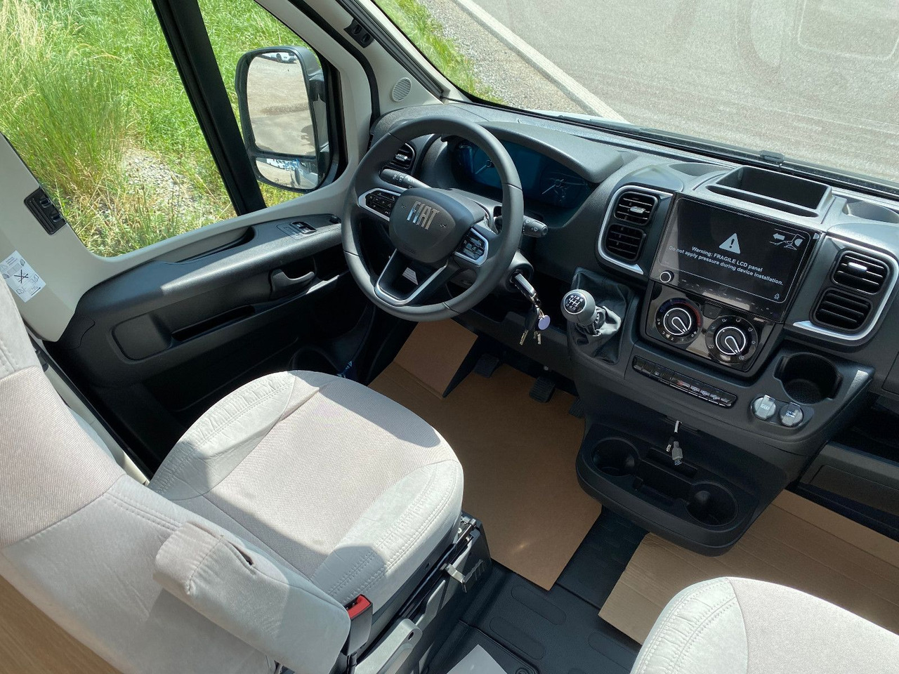 Campervan Carado CV 600 Dieselstandheizung, Skyroof, white Label: foto 9