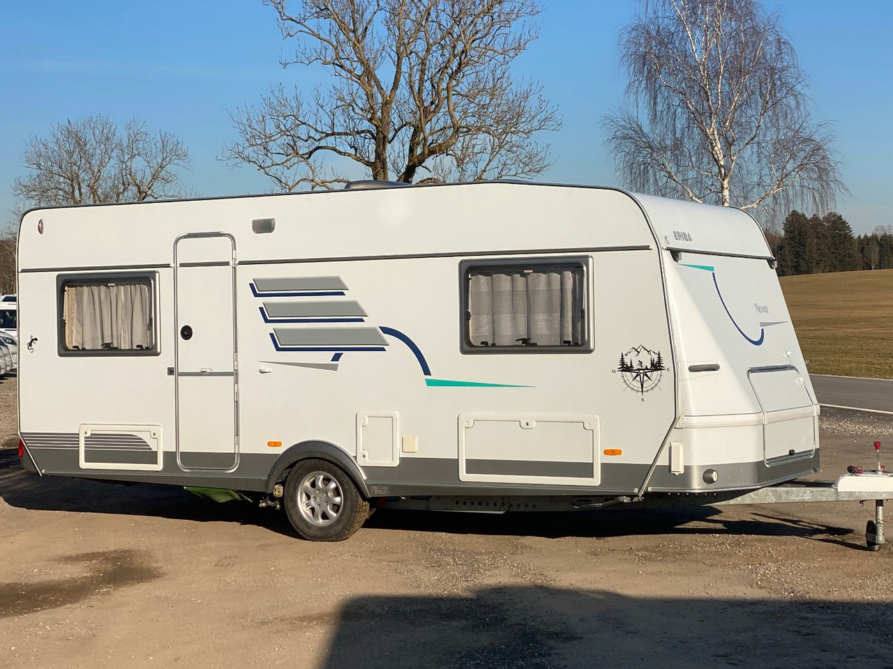 HYMER / ERIBA / HYMERCAR Nova 530 Swing mit Längsbetten und Moser, top Zu - Caravana: foto 1 HYMER / ERIBA / HYMERCAR Nova 530 Swing mit Längsbetten und Moser, top Zu - Caravana: foto 1