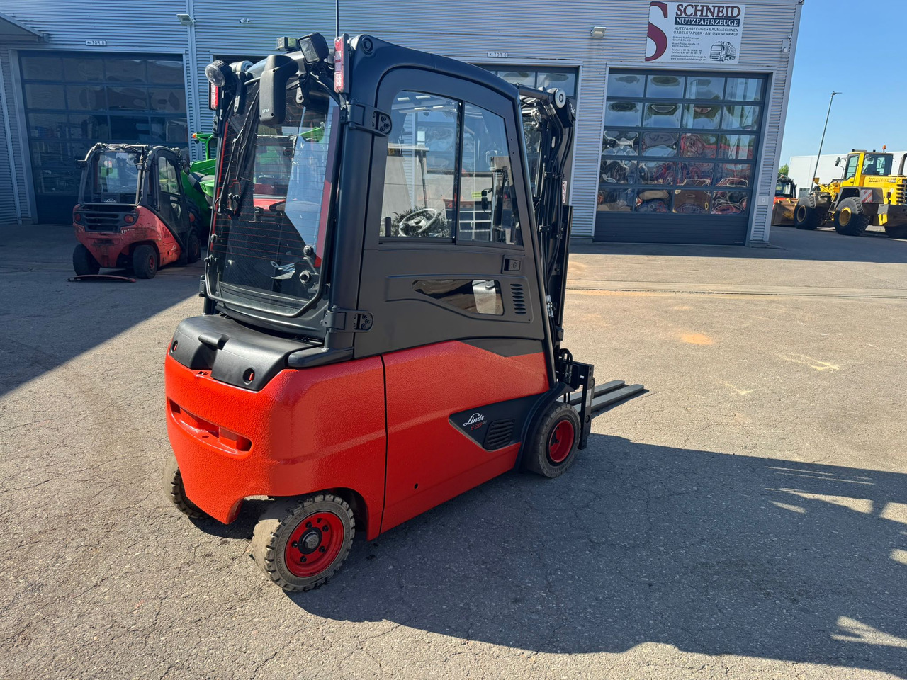 LINDE E20PHL-02 Elektro Triplex Kabine Heizung integriertes Ladegerät - Empilhadeira elétrica: foto 3 LINDE E20PHL-02 Elektro Triplex Kabine Heizung integriertes Ladegerät - Empilhadeira elétrica: foto 3