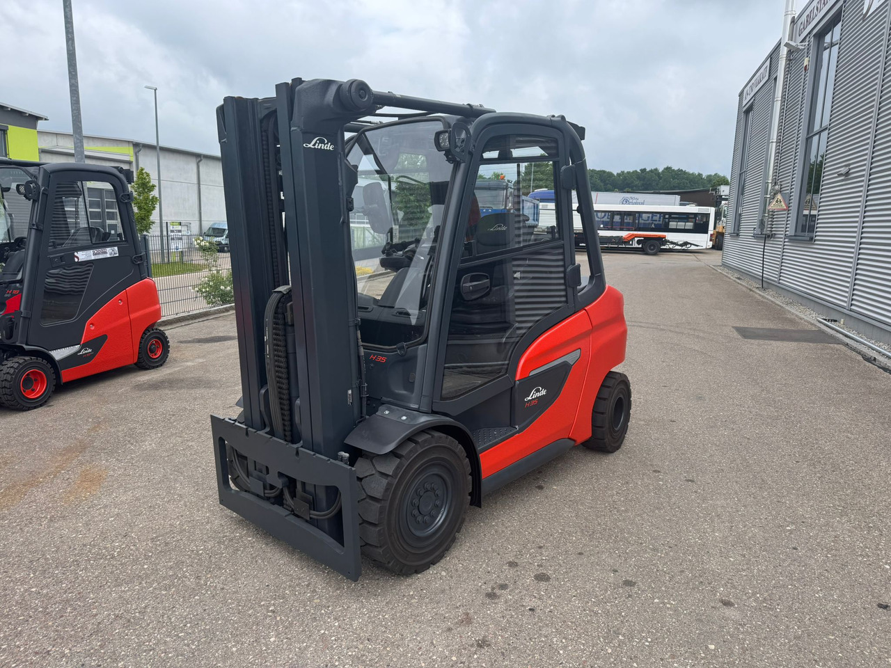 LINDE H35D-01 Triplexmast Diesel Kabine Heizung Klima - Empilhadeira a diesel: foto 1 LINDE H35D-01 Triplexmast Diesel Kabine Heizung Klima - Empilhadeira a diesel: foto 1