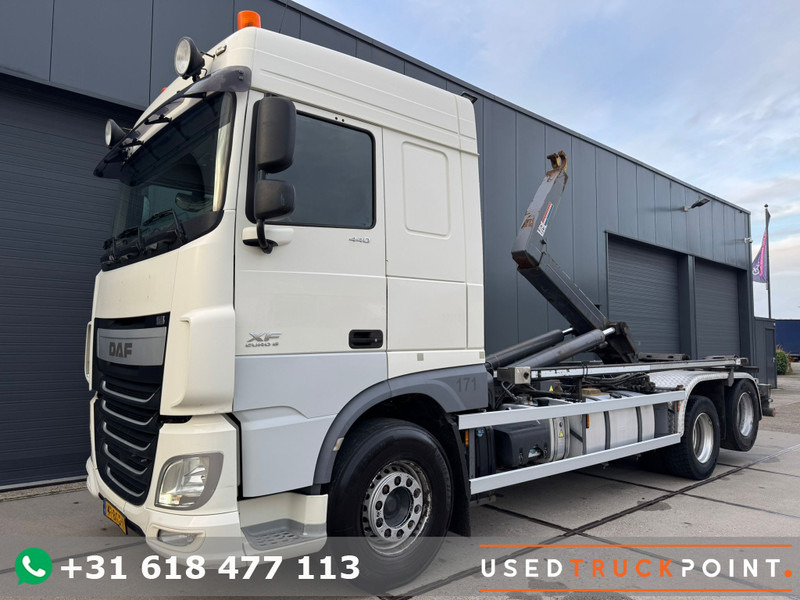 DAF XF 440 SC / 6X2 / VDL Hook / TUV: 6-2026 / NL truck - Camião polibenne: foto 1 DAF XF 440 SC / 6X2 / VDL Hook / TUV: 6-2026 / NL truck - Camião polibenne: foto 1