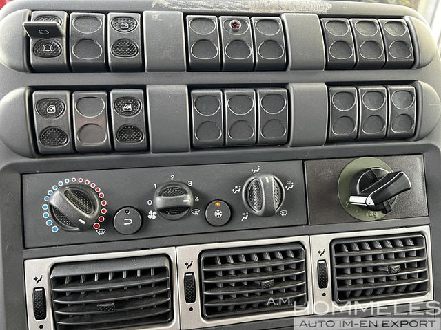 Iveco 100E22 4x4 (M104) - Camião de caixa aberta/ Plataforma: foto 5 Iveco 100E22 4x4 (M104) - Camião de caixa aberta/ Plataforma: foto 5