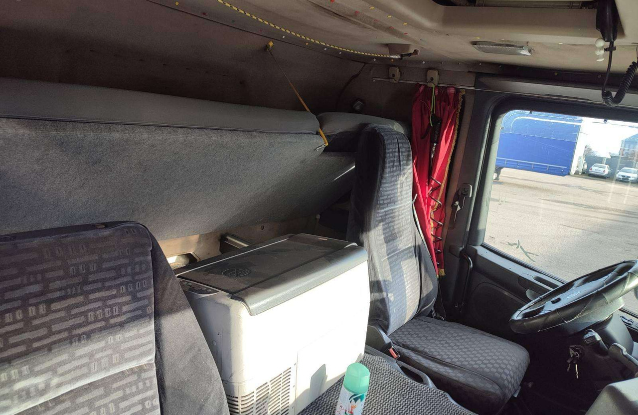 Camião transporte de veículos Scania P 380 LB: foto 11 Camião transporte de veículos Scania P 380 LB: foto 11