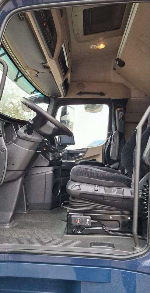 Fotografia de interior 2: Tractor Mercedes-Benz Actros