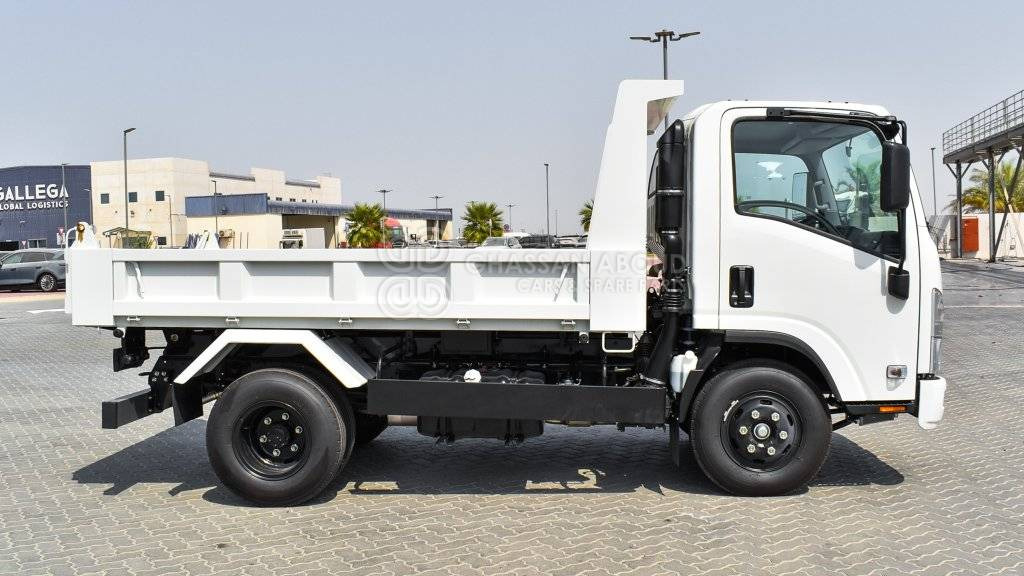 Fotografia de interior 3: Camião basculante ISUZU NPR 75 DUMP TRUCK WITH A/C MY23
