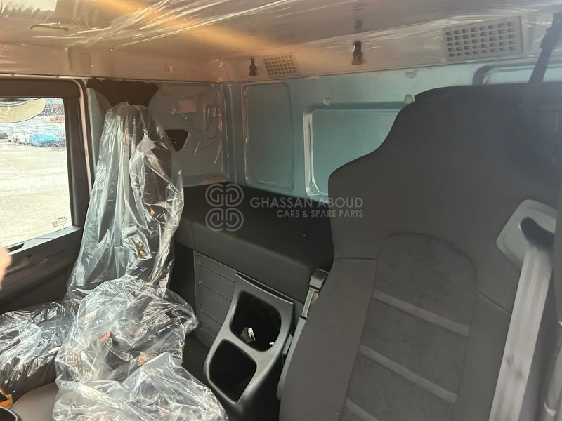 Iveco T-WAY AT380T43H 6x4 R20 Tyres Chassis - Barcelona Stock - Camião chassi: foto 3 Iveco T-WAY AT380T43H 6x4 R20 Tyres Chassis - Barcelona Stock - Camião chassi: foto 3