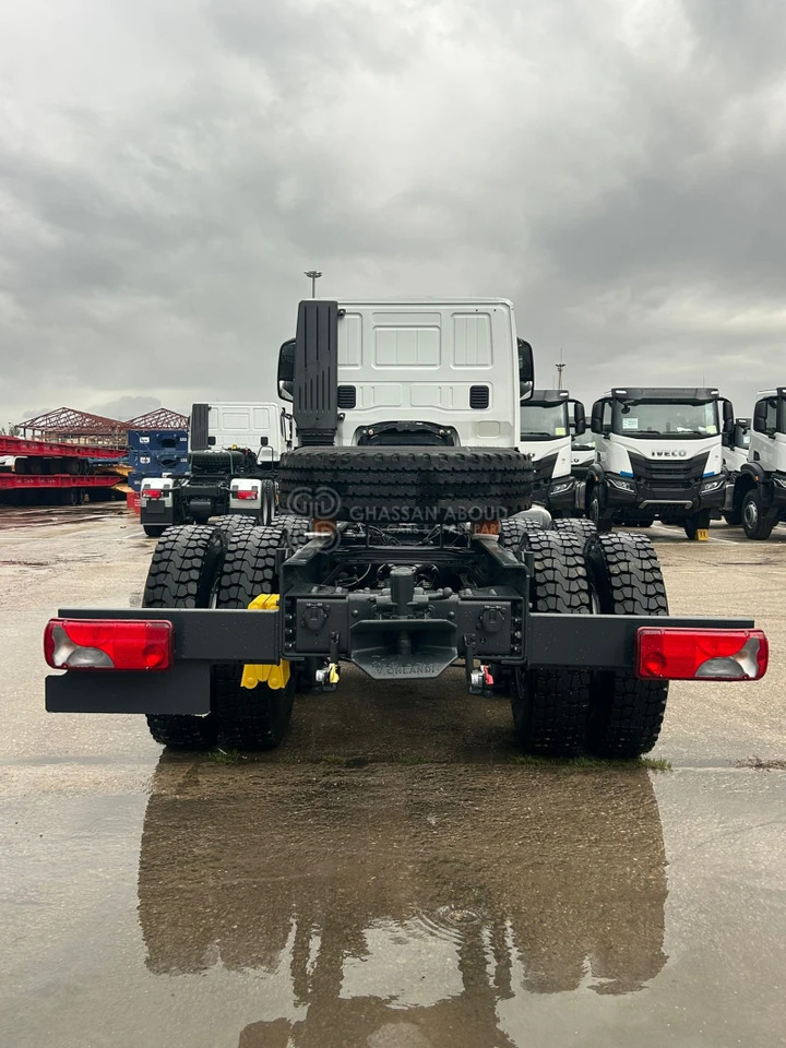 Iveco T-WAY AT380T43H 6x4 R20 Tyres Chassis - Barcelona Stock - Camião chassi: foto 4 Iveco T-WAY AT380T43H 6x4 R20 Tyres Chassis - Barcelona Stock - Camião chassi: foto 4