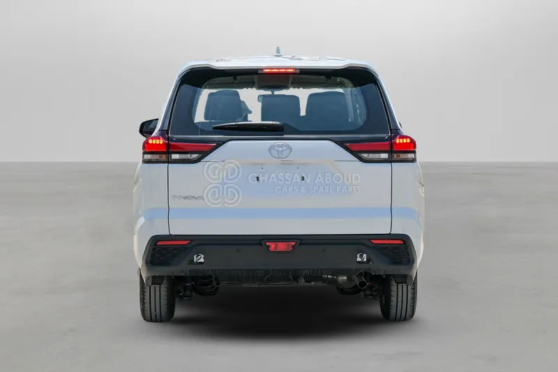 Toyota Innova - SUV: foto 5 Toyota Innova - SUV: foto 5