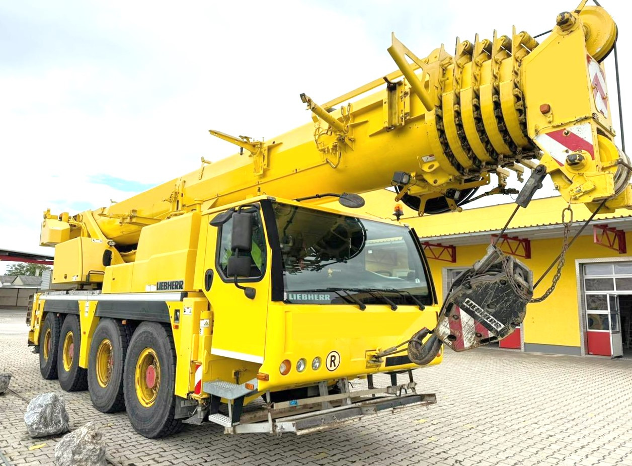 LIEBHERR LTM 1070-4.2 - Guindaste: foto 1 LIEBHERR LTM 1070-4.2 - Guindaste: foto 1