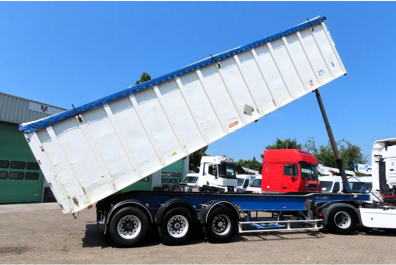 Benalu 55m3 , 5840 kg grain transport - Semi-reboque basculante: foto 1 Benalu 55m3 , 5840 kg grain transport - Semi-reboque basculante: foto 1