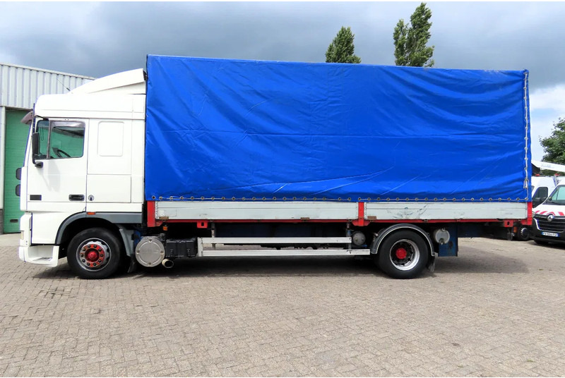 DAF XF 95.430 Manual diesel injection! Manual gearbox! - Camião de lona: foto 3 DAF XF 95.430 Manual diesel injection! Manual gearbox! - Camião de lona: foto 3