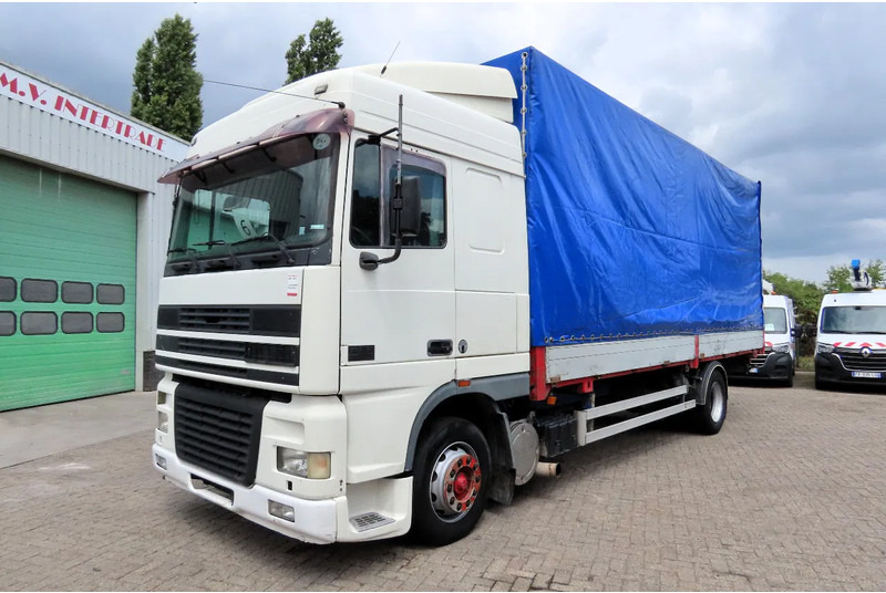 DAF XF 95.430 Manual diesel injection! Manual gearbox! - Camião de lona: foto 1 DAF XF 95.430 Manual diesel injection! Manual gearbox! - Camião de lona: foto 1
