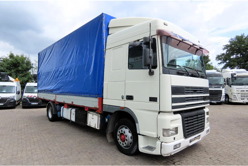 DAF XF 95.430 Manual diesel injection! Manual gearbox! - Camião de lona: foto 2 DAF XF 95.430 Manual diesel injection! Manual gearbox! - Camião de lona: foto 2