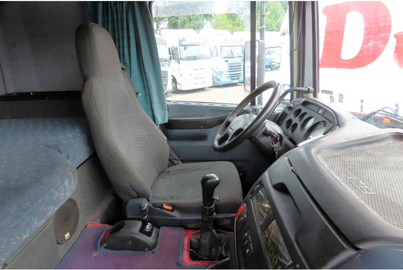 DAF XF 95.430 Manual diesel injection! Manual gearbox! - Camião de lona: foto 5 DAF XF 95.430 Manual diesel injection! Manual gearbox! - Camião de lona: foto 5