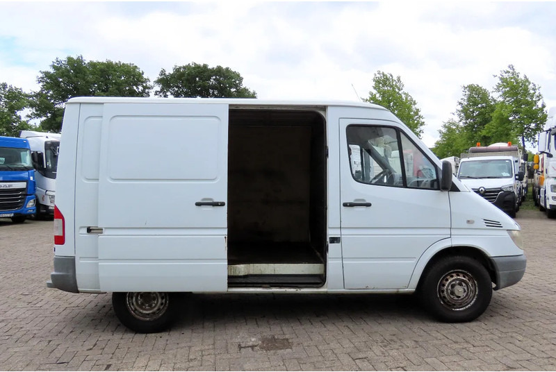 Mercedes-Benz Sprinter 208 3 seats. Very good bus! 100% engine and gearbox! France use - Furgão: foto 3 Mercedes-Benz Sprinter 208 3 seats. Very good bus! 100% engine and gearbox! France use - Furgão: foto 3