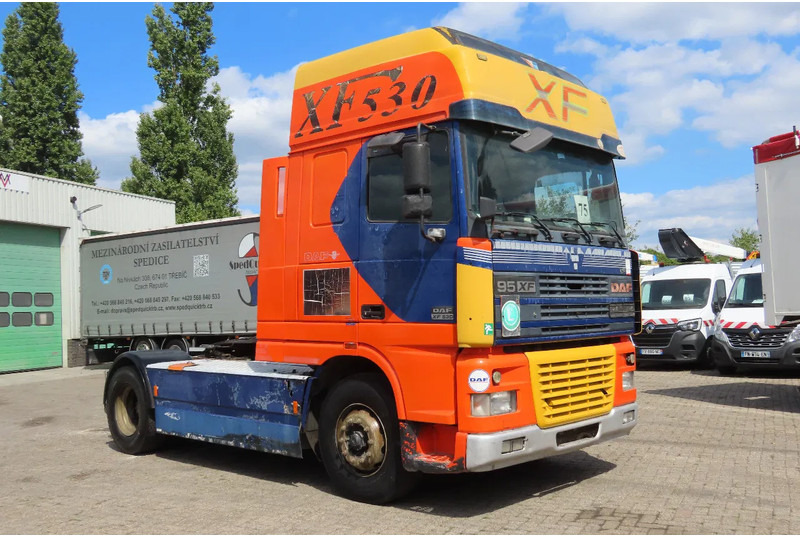 DAF XF 530 type E4, Manual!!! - Tractor: foto 1 DAF XF 530 type E4, Manual!!! - Tractor: foto 1