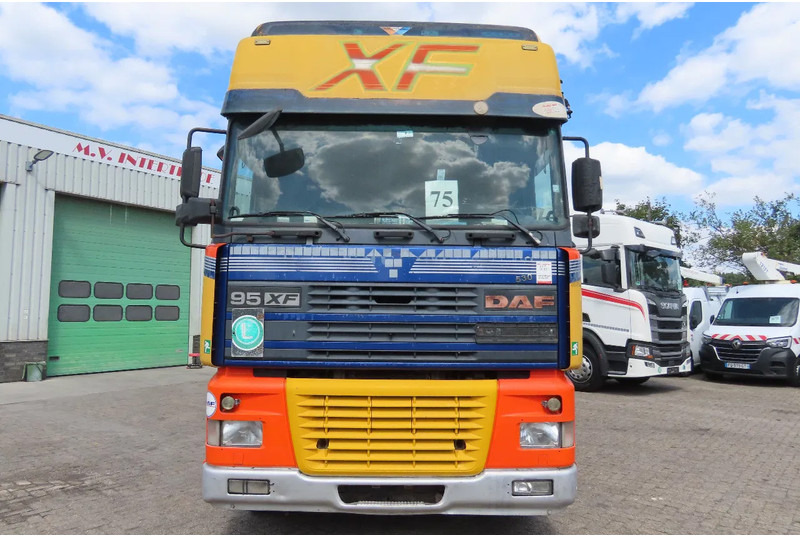 DAF XF 530 type E4, Manual!!! - Tractor: foto 3 DAF XF 530 type E4, Manual!!! - Tractor: foto 3