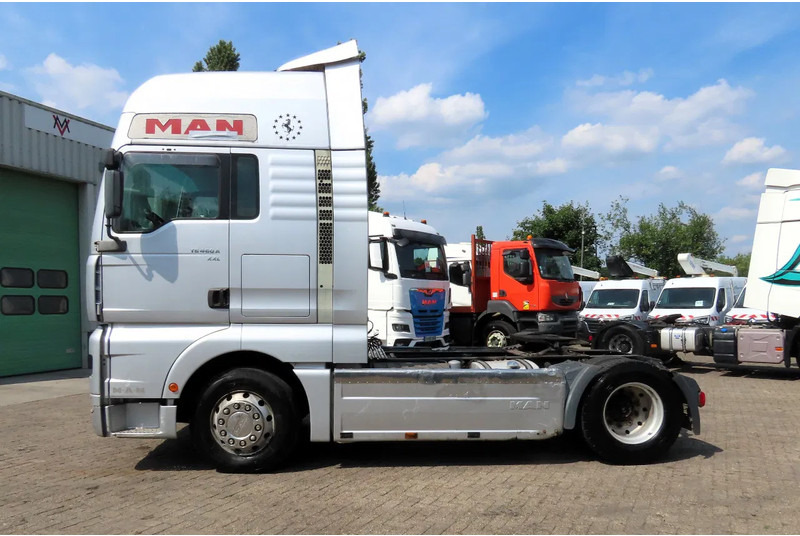MAN TGA 18.460 Manual diesel pomp! ROYAL TRUCK! - Tractor: foto 4 MAN TGA 18.460 Manual diesel pomp! ROYAL TRUCK! - Tractor: foto 4
