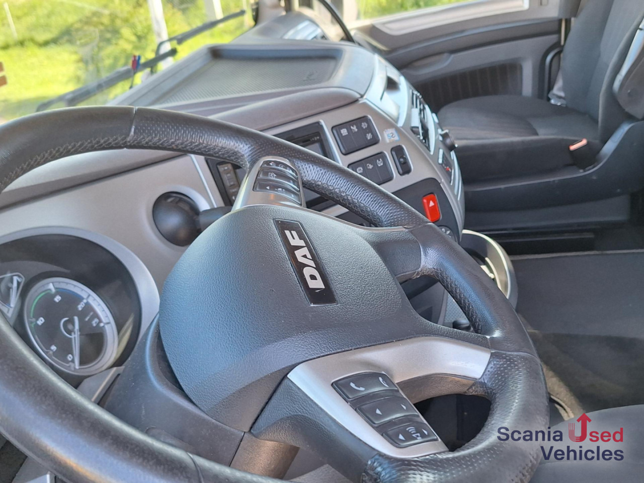 DAF XF 480 6X2 BDF Super Space Lenkachse ! - Camião transportador de contêineres/ Caixa móvel: foto 2 DAF XF 480 6X2 BDF Super Space Lenkachse ! - Camião transportador de contêineres/ Caixa móvel: foto 2