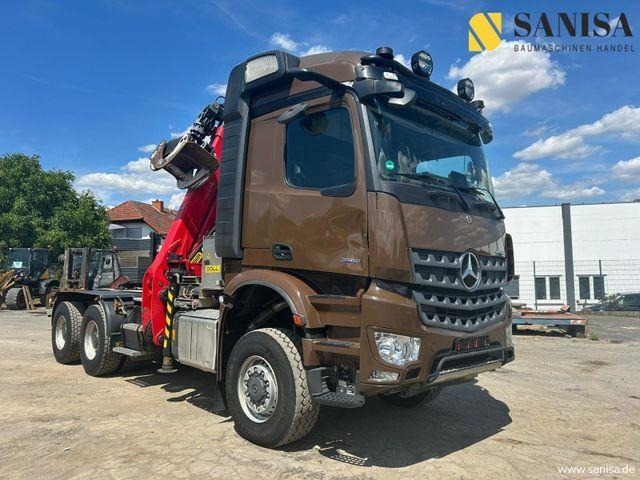 MERCEDES-BENZ Arocs 3351/6x6/Palfinger Epolsion S260/Langholz - Camião de transporte de madeira: foto 2 MERCEDES-BENZ Arocs 3351/6x6/Palfinger Epolsion S260/Langholz - Camião de transporte de madeira: foto 2