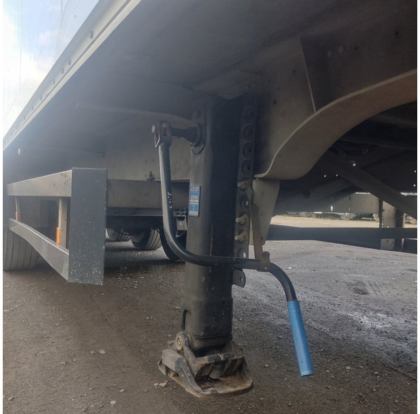 Schmitz Cargobull SKI 24 - Semi-reboque furgão: foto 5 Schmitz Cargobull SKI 24 - Semi-reboque furgão: foto 5