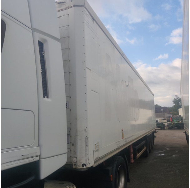 Schmitz Cargobull SKI 24 - Semi-reboque furgão: foto 4 Schmitz Cargobull SKI 24 - Semi-reboque furgão: foto 4