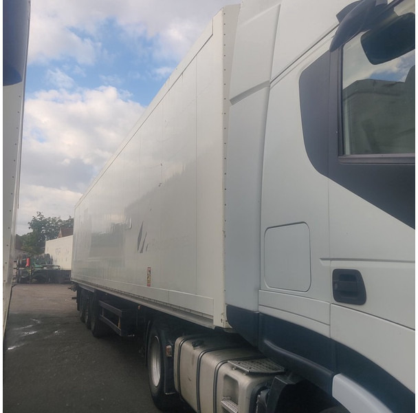 Schmitz Cargobull SKI 24 - Semi-reboque furgão: foto 4 Schmitz Cargobull SKI 24 - Semi-reboque furgão: foto 4