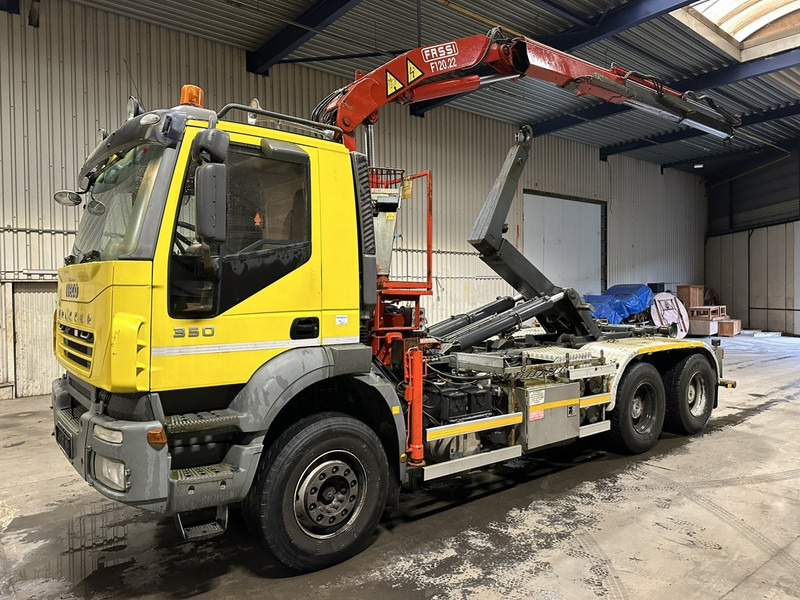 Iveco TRAKKER 350 6x4 HOOKLIFT + CRANE FASSI F120.22 (5/6 F) - *342.000km* - STEEL SPRING / BIG AXLES - AS TRONIC AUTOMATIC GEARBOX - Camião polibenne, Camião grua: foto 3 Iveco TRAKKER 350 6x4 HOOKLIFT + CRANE FASSI F120.22 (5/6 F) - *342.000km* - STEEL SPRING / BIG AXLES - AS TRONIC AUTOMATIC GEARBOX - Camião polibenne, Camião grua: foto 3