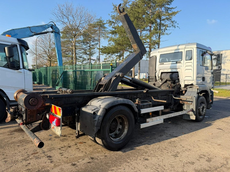 MAN TGA 18.350 4x2 19T HOOKLIFT / ABROLLKIPPER / GANCHO / AMPLIROL - EURO 3 - AS TRONIC AUTOMATIC - Camião polibenne: foto 5 MAN TGA 18.350 4x2 19T HOOKLIFT / ABROLLKIPPER / GANCHO / AMPLIROL - EURO 3 - AS TRONIC AUTOMATIC - Camião polibenne: foto 5