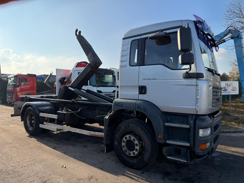 MAN TGA 18.350 4x2 19T HOOKLIFT / ABROLLKIPPER / GANCHO / AMPLIROL - EURO 3 - AS TRONIC AUTOMATIC - Camião polibenne: foto 1 MAN TGA 18.350 4x2 19T HOOKLIFT / ABROLLKIPPER / GANCHO / AMPLIROL - EURO 3 - AS TRONIC AUTOMATIC - Camião polibenne: foto 1