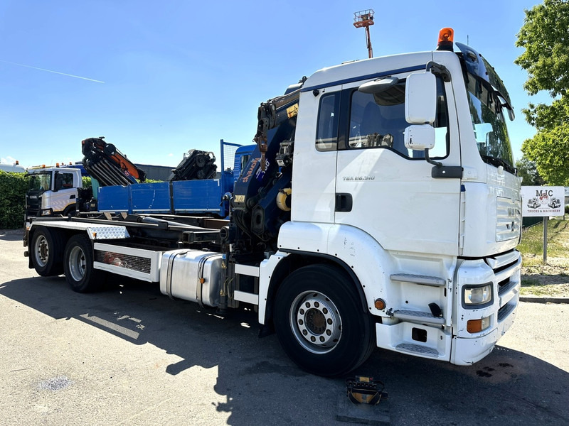 MAN TGA 26.310 6X2 HOOKLIFT + CRANE COPMA 160.4 + JIB J2 + WINCH - RADIO - LIFT + STEERING AXLE - EURO 3 - BE - Camião polibenne, Camião grua: foto 2 MAN TGA 26.310 6X2 HOOKLIFT + CRANE COPMA 160.4 + JIB J2 + WINCH - RADIO - LIFT + STEERING AXLE - EURO 3 - BE - Camião polibenne, Camião grua: foto 2