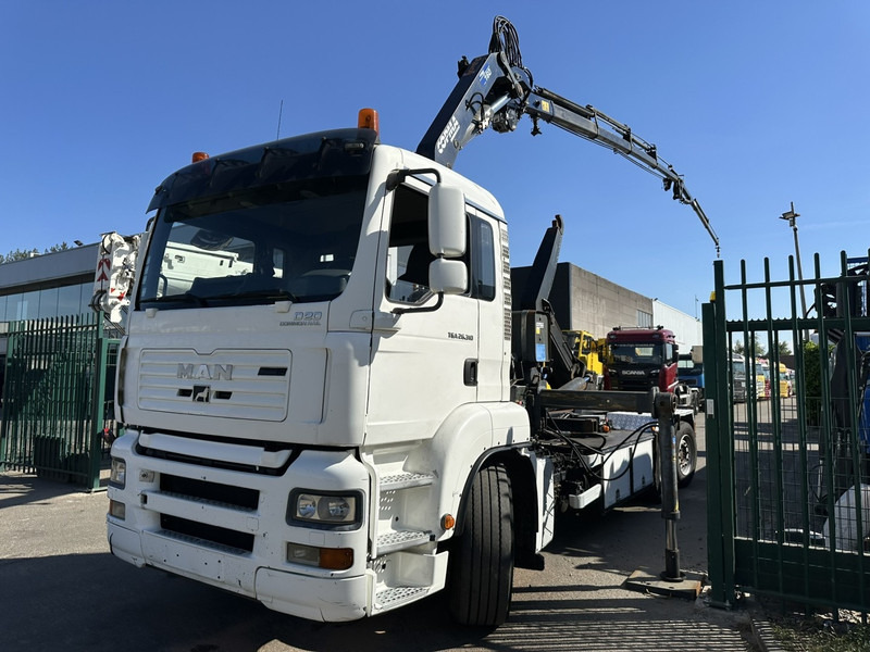MAN TGA 26.310 6X2 HOOKLIFT + CRANE COPMA 160.4 + JIB J2 + WINCH - RADIO - LIFT + STEERING AXLE - EURO 3 - BE - Camião polibenne, Camião grua: foto 3 MAN TGA 26.310 6X2 HOOKLIFT + CRANE COPMA 160.4 + JIB J2 + WINCH - RADIO - LIFT + STEERING AXLE - EURO 3 - BE - Camião polibenne, Camião grua: foto 3