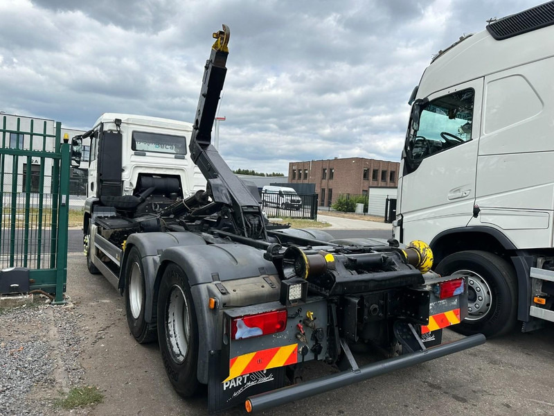 MAN TGS 28.360 6x2 HOOKLIFT 21T HIAB MULTILIFT XR21-S51 - LIFT AXLE - BE TRUCK - Camião polibenne: foto 4 MAN TGS 28.360 6x2 HOOKLIFT 21T HIAB MULTILIFT XR21-S51 - LIFT AXLE - BE TRUCK - Camião polibenne: foto 4