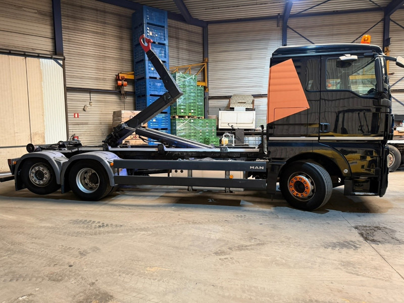 MAN TGX 26.400 6X2 + HOOKLIFT PALIFT 20T - LIFT + STEERING AXLE - EURO 5 - SLEEPERCAB - BE TRUCK - Camião polibenne: foto 4 MAN TGX 26.400 6X2 + HOOKLIFT PALIFT 20T - LIFT + STEERING AXLE - EURO 5 - SLEEPERCAB - BE TRUCK - Camião polibenne: foto 4