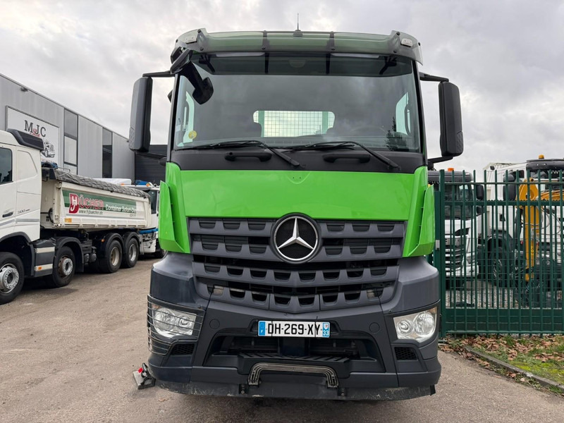 Mercedes-Benz AROCS 3240 8x4 TRIDEM + CRANE HIAB 166 E-5 HIPRO - ROTATOR - 5/6F - RADIO - PLATFORM 7m50 - EURO 6 - *324.000km* - LIFT + STEERING AXLE - Camião grua: foto 3 Mercedes-Benz AROCS 3240 8x4 TRIDEM + CRANE HIAB 166 E-5 HIPRO - ROTATOR - 5/6F - RADIO - PLATFORM 7m50 - EURO 6 - *324.000km* - LIFT + STEERING AXLE - Camião grua: foto 3