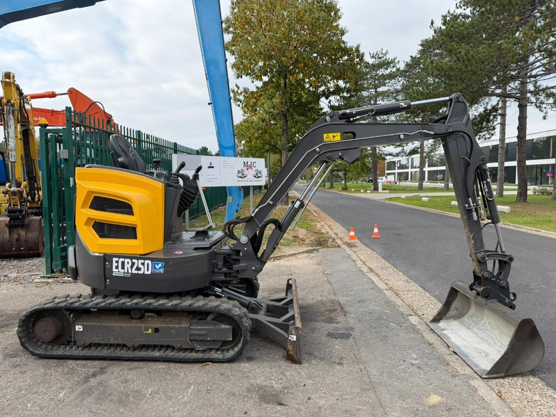 Volvo ECR25D 1159 UREN - SLOOP + SORTEERFUNCTIE - EXTRA HYDR. LEIDINGEN - HYDR SNELWISSEL - CE - BE MACHINE - Mini escavadeira: foto 3 Volvo ECR25D 1159 UREN - SLOOP + SORTEERFUNCTIE - EXTRA HYDR. LEIDINGEN - HYDR SNELWISSEL - CE - BE MACHINE - Mini escavadeira: foto 3