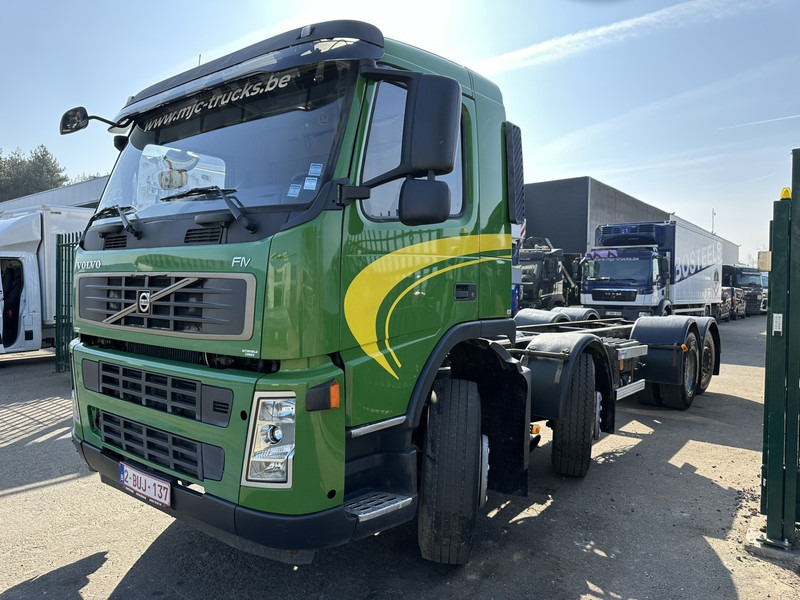 Volvo FM 340 8x2 CHASSIS (7m35) - LIFT+STEERING AXLE - MANUAL GEARBOX - EURO 3 - TÜV 05/2025 - BE TRUCK - Camião chassi: foto 4 Volvo FM 340 8x2 CHASSIS (7m35) - LIFT+STEERING AXLE - MANUAL GEARBOX - EURO 3 - TÜV 05/2025 - BE TRUCK - Camião chassi: foto 4