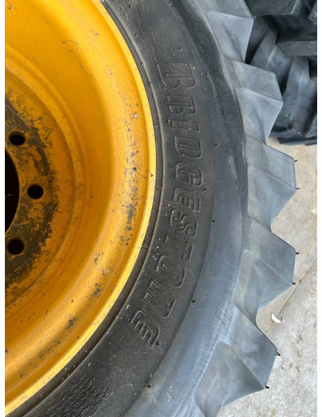 Bridgestone 1000 x 20 Set / 10.00 x 20: 4x2 Tyres - Jantes e pneus por Máquina de construção: foto 2 Bridgestone 1000 x 20 Set / 10.00 x 20: 4x2 Tyres - Jantes e pneus por Máquina de construção: foto 2