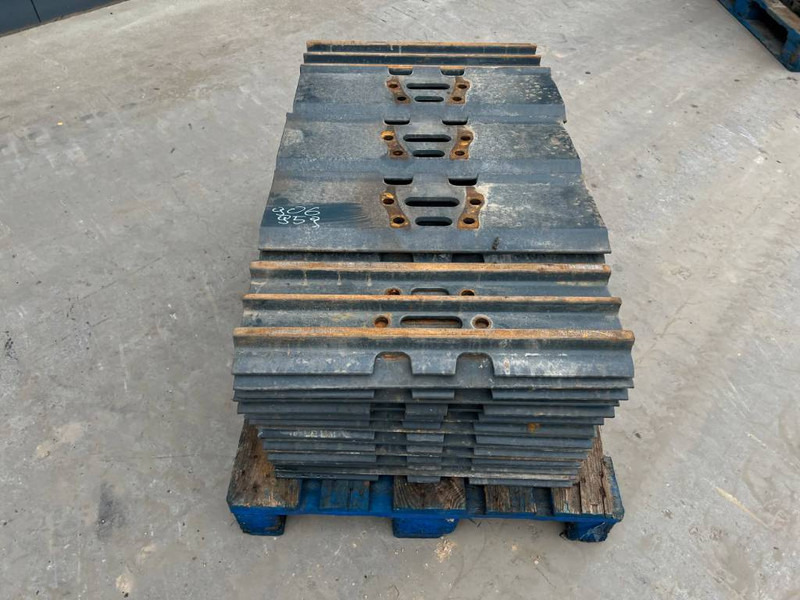 Hyundai R210 / R215 / R220 Shoes 3 Grouser 600mm - Estrutura/ Châssis por Máquina de construção: foto 2 Hyundai R210 / R215 / R220 Shoes 3 Grouser 600mm - Estrutura/ Châssis por Máquina de construção: foto 2
