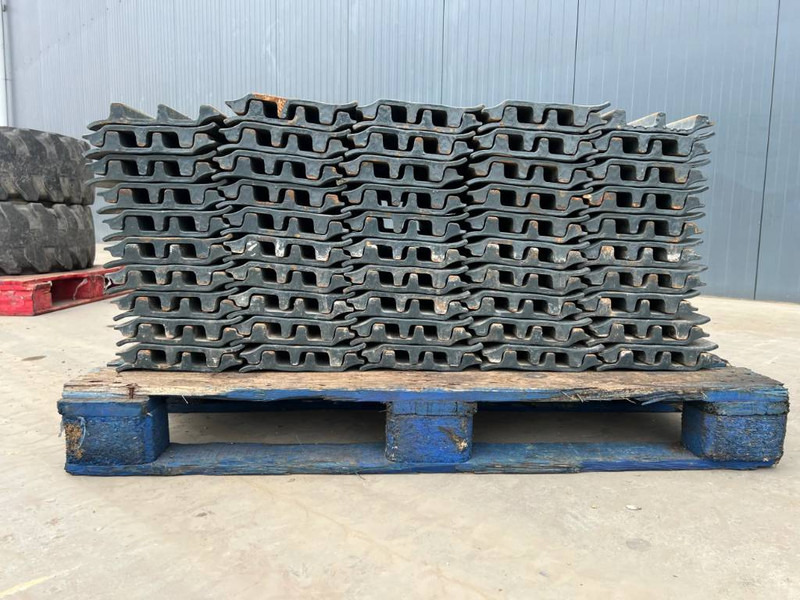 Hyundai R210 / R215 / R220 Shoes 3 Grouser 600mm - Estrutura/ Châssis por Máquina de construção: foto 5 Hyundai R210 / R215 / R220 Shoes 3 Grouser 600mm - Estrutura/ Châssis por Máquina de construção: foto 5