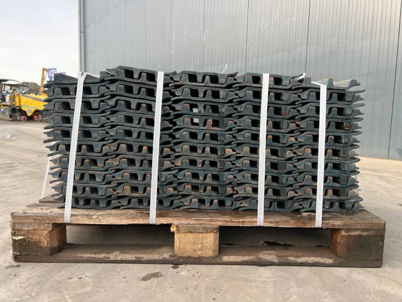 Hyundai R210 / R215 / R220 Shoes - Estrutura/ Châssis por Máquina de construção: foto 4 Hyundai R210 / R215 / R220 Shoes - Estrutura/ Châssis por Máquina de construção: foto 4