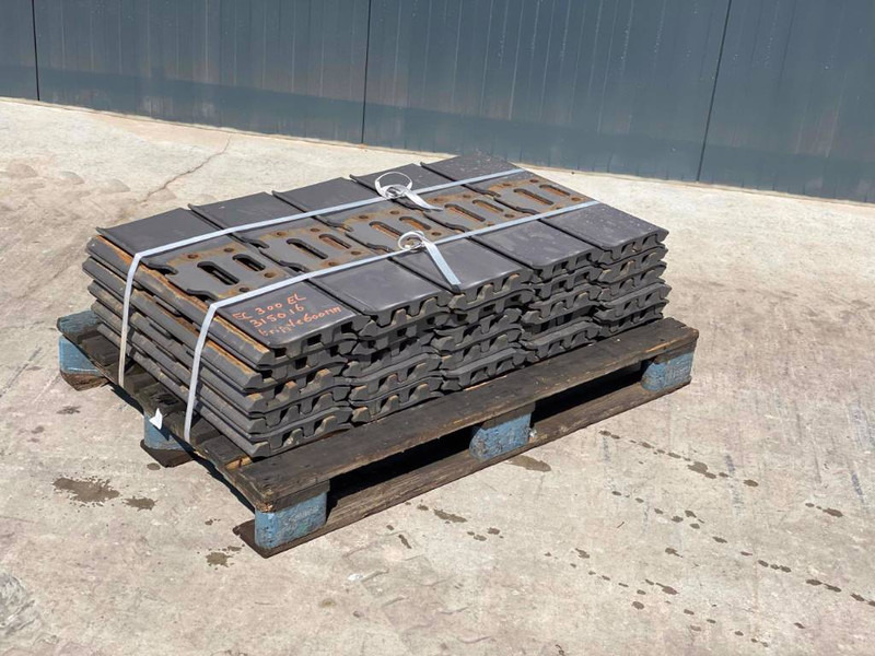 JCB JS240 / JS260 / JS300 Shoes/Pads - Estrutura/ Châssis por Máquina de construção: foto 3 JCB JS240 / JS260 / JS300 Shoes/Pads - Estrutura/ Châssis por Máquina de construção: foto 3