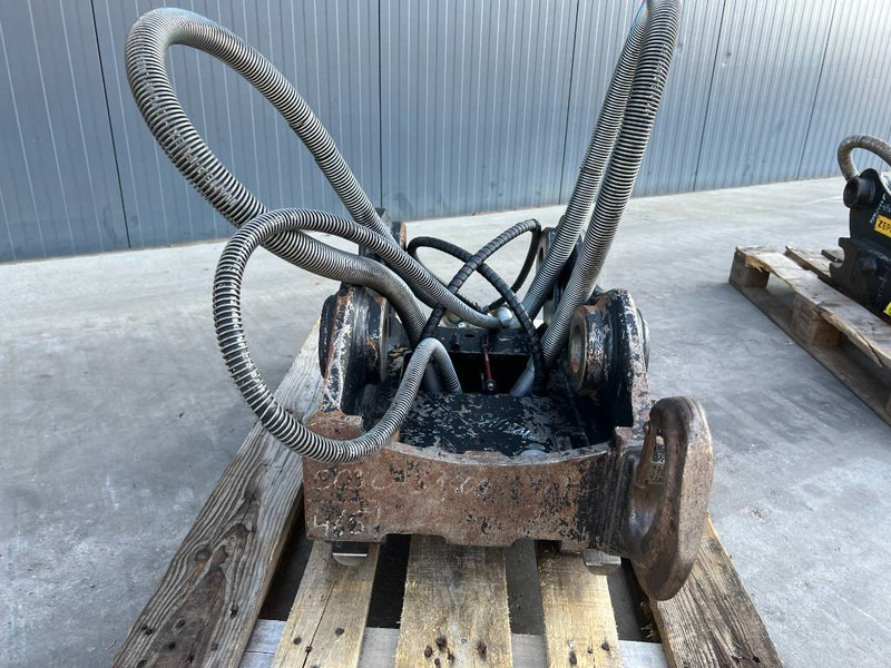 Acoplamento rápido por Máquina de construção OilQuick OQ65 - 311F / 313F / 315F: foto 16 Acoplamento rápido por Máquina de construção OilQuick OQ65 - 311F / 313F / 315F: foto 16