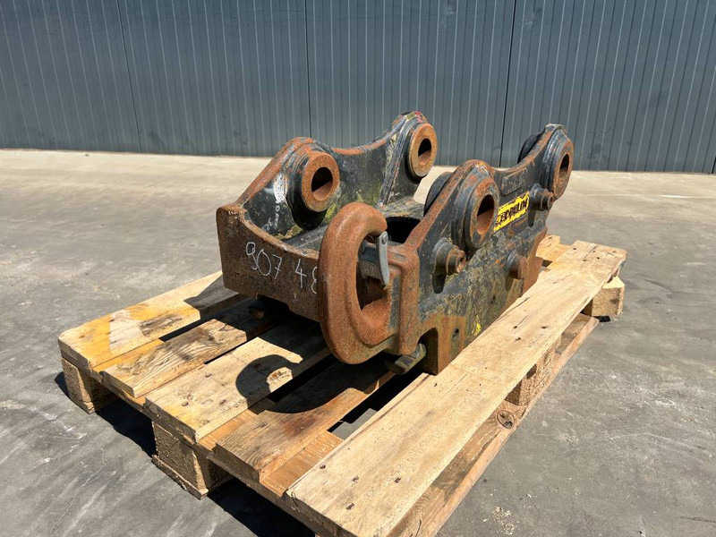 OilQuick OQ65 - M314F / M316F / M318F - Acoplamento rápido por Máquina de construção: foto 1 OilQuick OQ65 - M314F / M316F / M318F - Acoplamento rápido por Máquina de construção: foto 1