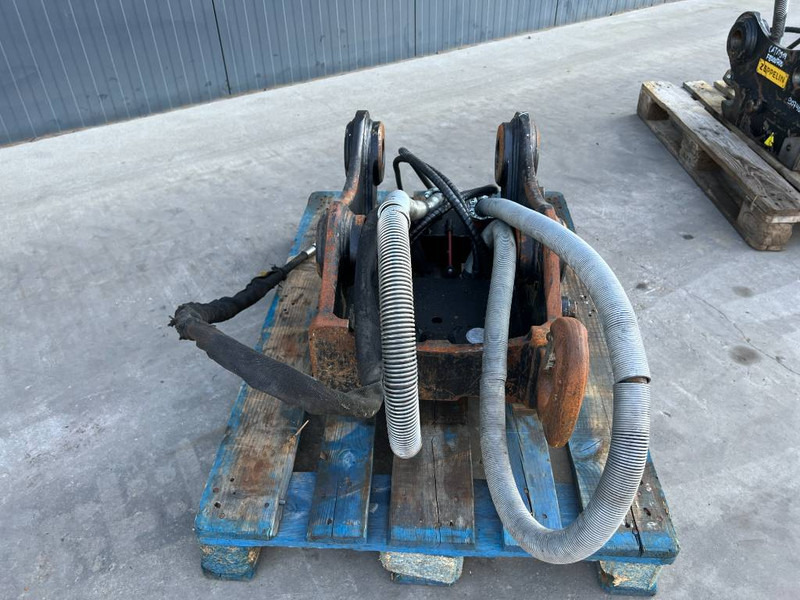OilQuick OQ65 - M314F / M316F / M318F - Acoplamento rápido por Máquina de construção: foto 2 OilQuick OQ65 - M314F / M316F / M318F - Acoplamento rápido por Máquina de construção: foto 2