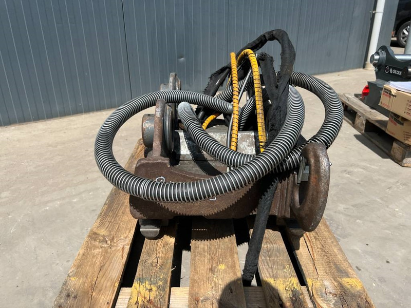 OilQuick OQ70/55 - EC210 / EC220 - Acoplamento rápido por Máquina de construção: foto 2 OilQuick OQ70/55 - EC210 / EC220 - Acoplamento rápido por Máquina de construção: foto 2